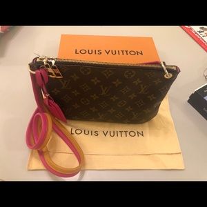 Louis Vuitton Crossbody bag